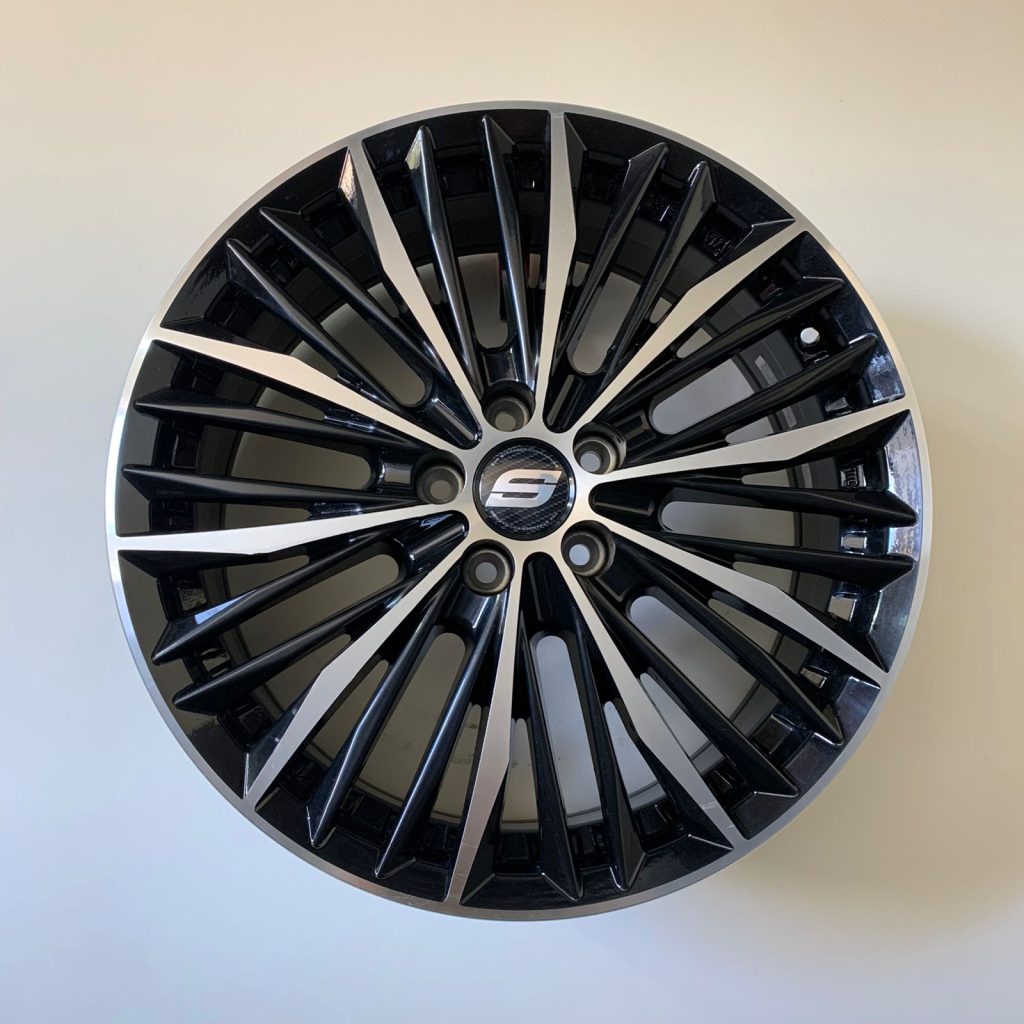Alloy rim size 17
